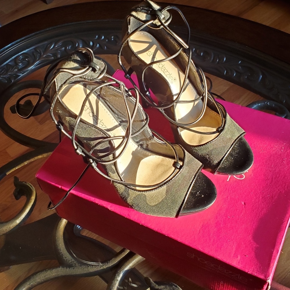 Shoe Dazzle, size 6 and Camouflage